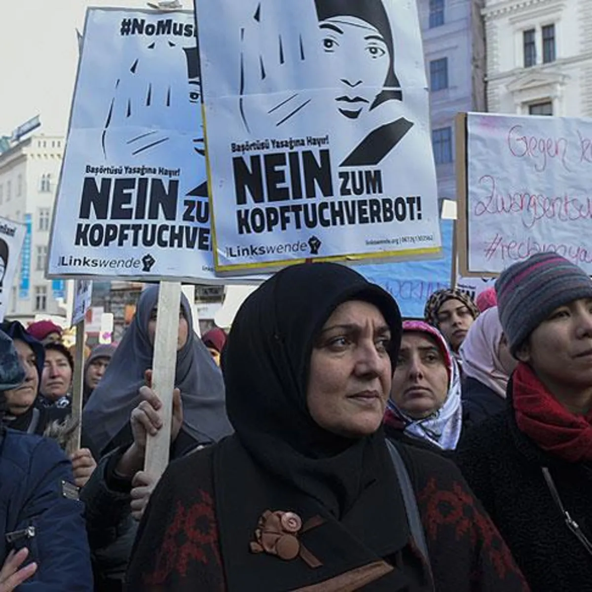 Avrupa'da ırkçılık ve ayrımcılık alarmı: Müslüman göçmenler hedefte!