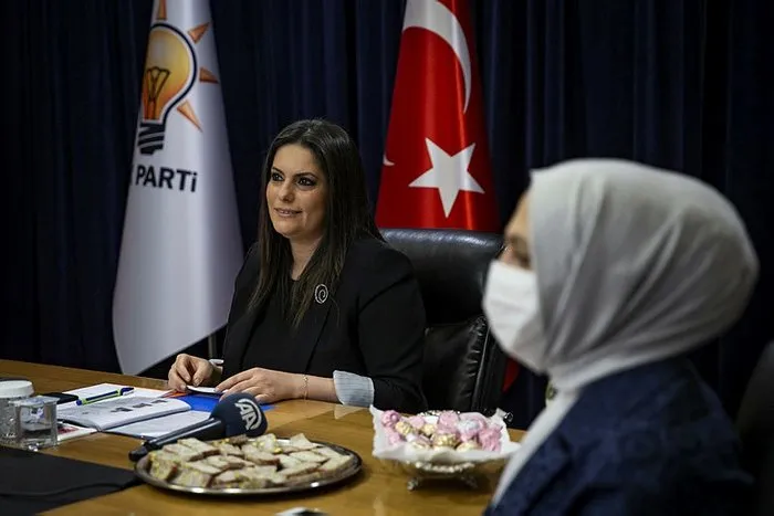 https://iaahbr.tmgrup.com.tr/eba791/0/0/0/0/800/534?u=https://iahbr.tmgrup.com.tr/2020/05/25/turk-siyasetinde-bir-ilk-ak-parti-chp-ve-mhp-ile-video-konferans-araciligiyla-bayramlasti-1590401409541.jpg&mw=700 https://iaahbr.tmgrup.com.tr/eba791/0/0/0/0/800/534?u=https://iahbr.tmgrup.com.tr/2020/05/25/turk-siyasetinde-bir-ilk-ak-parti-chp-ve-mhp-ile-video-konferans-araciligiyla-bayramlasti-1590401409541.jpg&mw=700
