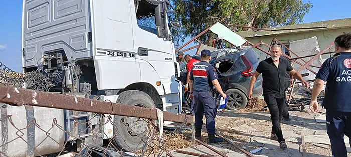 mersinde-otomobil-ile-tir-carpisti-1-olu-6-yarali-1724436414607.jpg Mersin'de otomobil ile TIR çarpıştı: 1 ölü 6 yaralı - 1