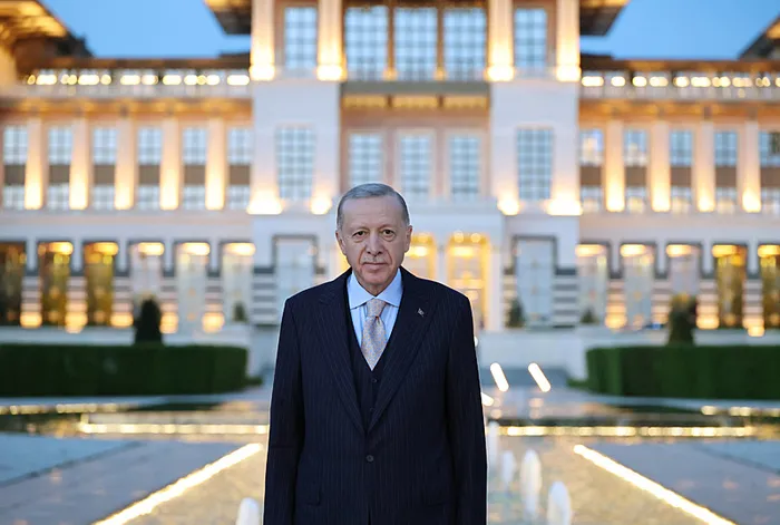 baskan-erdogandan-ogretmen-atamasi-mujdesi-yakinda-alim-yapacagiz-ozgur-ozelin-randevu-talebine-yanit-kapimiz-1713297930972.jpg