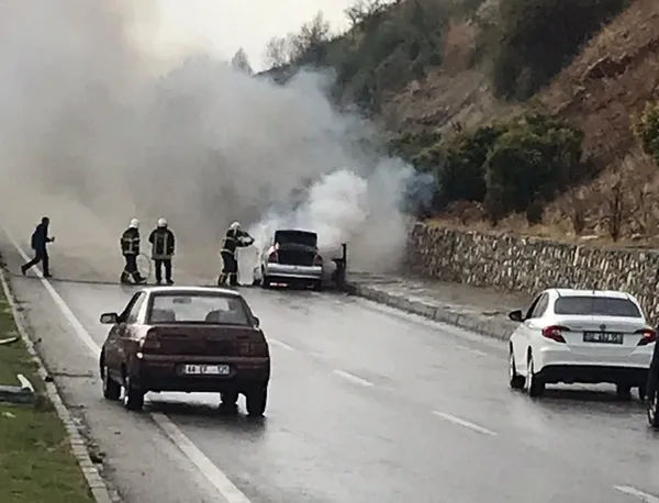 Otoyolda korku dolu anlar! Otomobil bir anda alev topuna döndü - 2