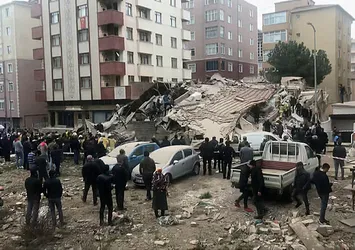 Son dakika: İstanbul'da 8 katlı bina çöktü