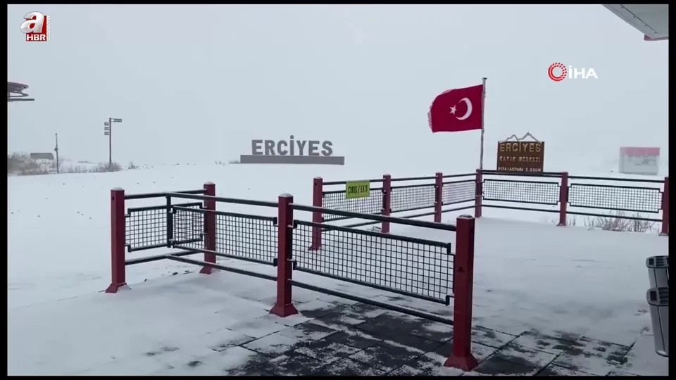 Erciyes beyaza büründü