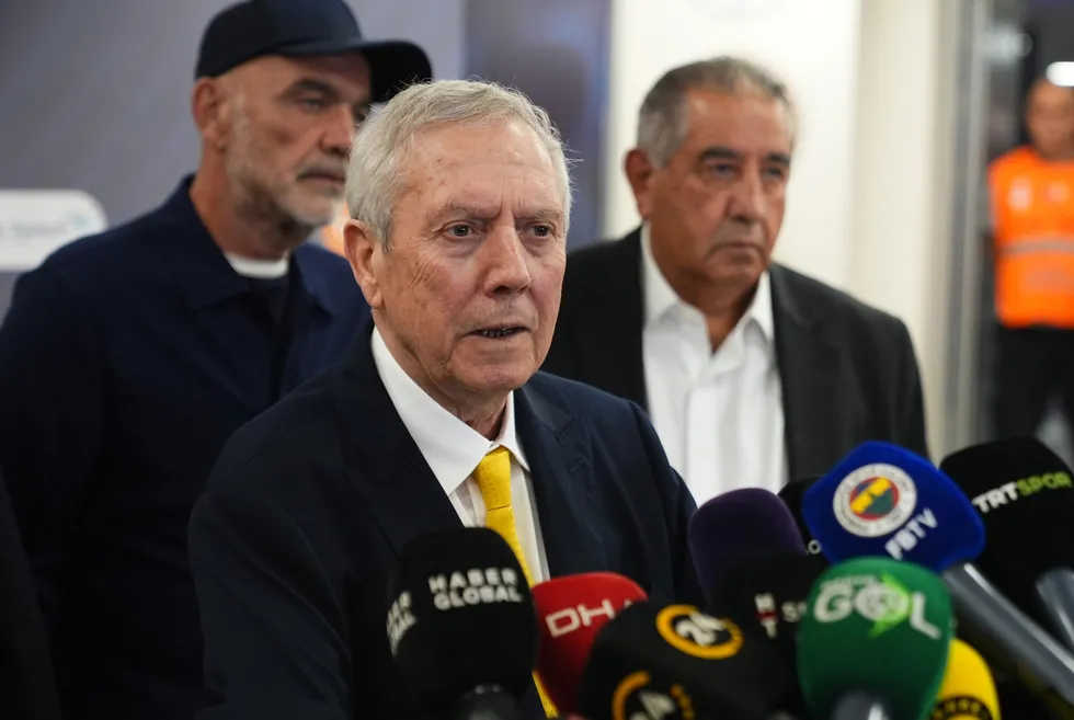 1790400580532.jpg FIFA'dan Fenerbahçe'ye flaş ceza: 3 dönem transfer yasağı geldi! Yasağın kaldırılacağı şart ortaya çıktı - 1