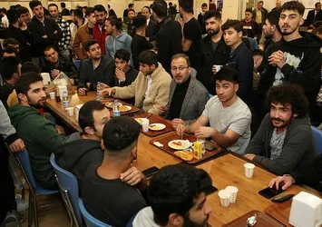 Bakan Kasapoğlu, İzmir’de öğrencilerle sahur yaptı