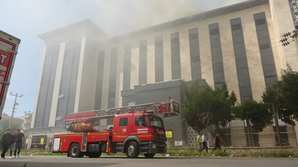Son dakika! Çanakkale Emniyet müdürlüğü binasında korkutan yangın