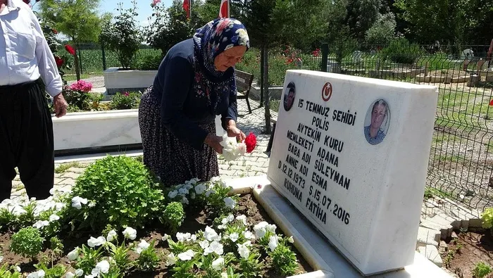 sehit-aytekin-kurunun-babasindan-fetocu-alcaklara-milletin-vicdaninda-hep-hain-kalacaklar-1720938412237.jpeg Şehit Aytekin Kuru'nun babasından FETÖ'cü alçaklara: Milletin vicdanında hep hain kalacaklar - 3
