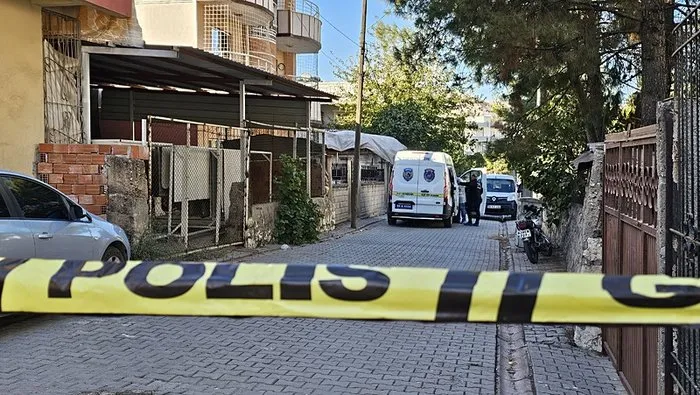 son-dakika-siirtte-aile-vahseti-olu-ve-yaralilar-var-1761895409026.jpeg Siirt'teki vahşetten görüntü (AA)