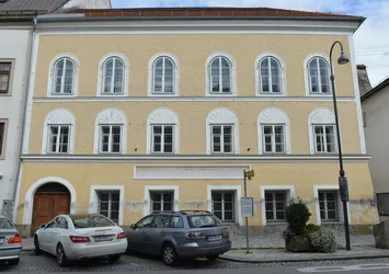 Hitler'in Avusturya'daki evine ziyaretçi akını