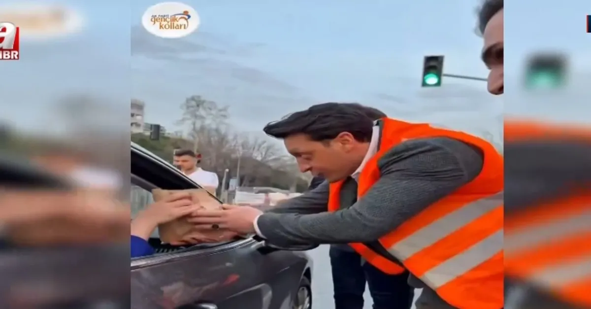 AK Partili Mesut Özil iftariyelik dağıttı