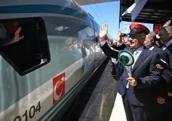Sakarya’nın ulaşım ağı güçlendi! Pamukova YHT İstasyonu ve Alifuatpaşa Köprülü Kavşağı açıldı