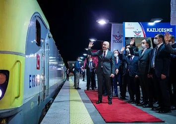 İlk yurtiçi yük treni Marmaray tünelinden geçti