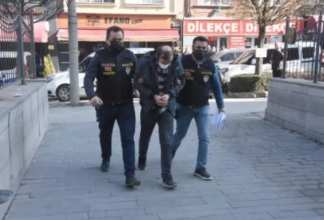 eskisehirde-esini-bicaklayan-adam-evde-halusinasyon-gordum-1641391105700.jpg Eskişehir’de eşini bıçaklayan adam: 'Evde halüsinasyon gördüm' - 3