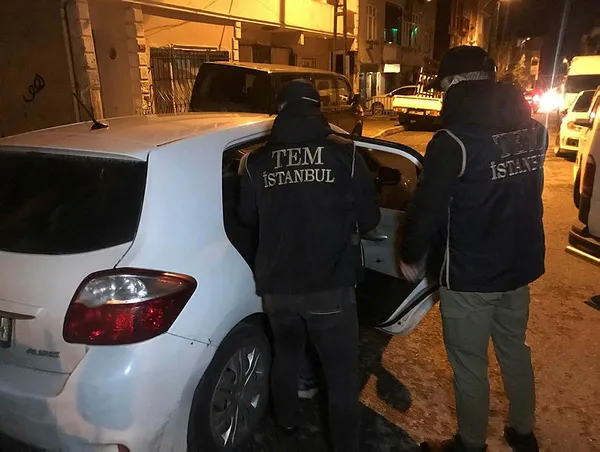 istanbulda-deas-operasyonu-18-supheli-gozaltinda-1616544105575.jpg İstanbul'da DEAŞ operasyonu: 18 şüpheli gözaltında - 1