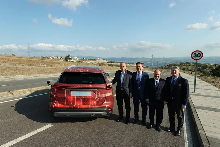 Mercedes’ten TOGG’a gelen Taha Uluhan: Başkan Erdoğan’ın çağrısı üzerine ülkeme döndüm - 1