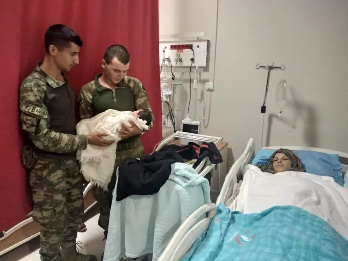 Kahraman Mehmetçik dünyaya bir kez daha insanlık dersi verdi - 3