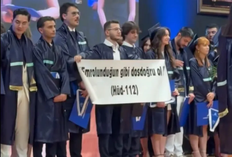 1783578565612.jpeg Yeditepe Üniversitesi'nde pankart skandalı! Ayetin önüne kapattılar - 1