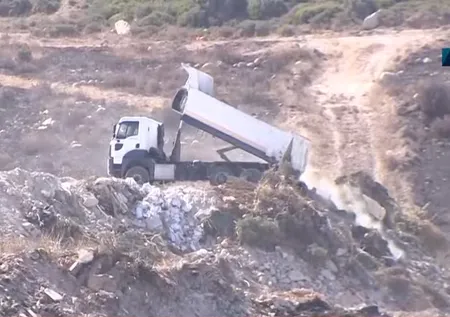 İzmir Çeşme'de çöp sorunu! CHP'li belediye doğal sit alanına yasa dışı çöp depoluyor: Hem vahşi hem kaçak depolama