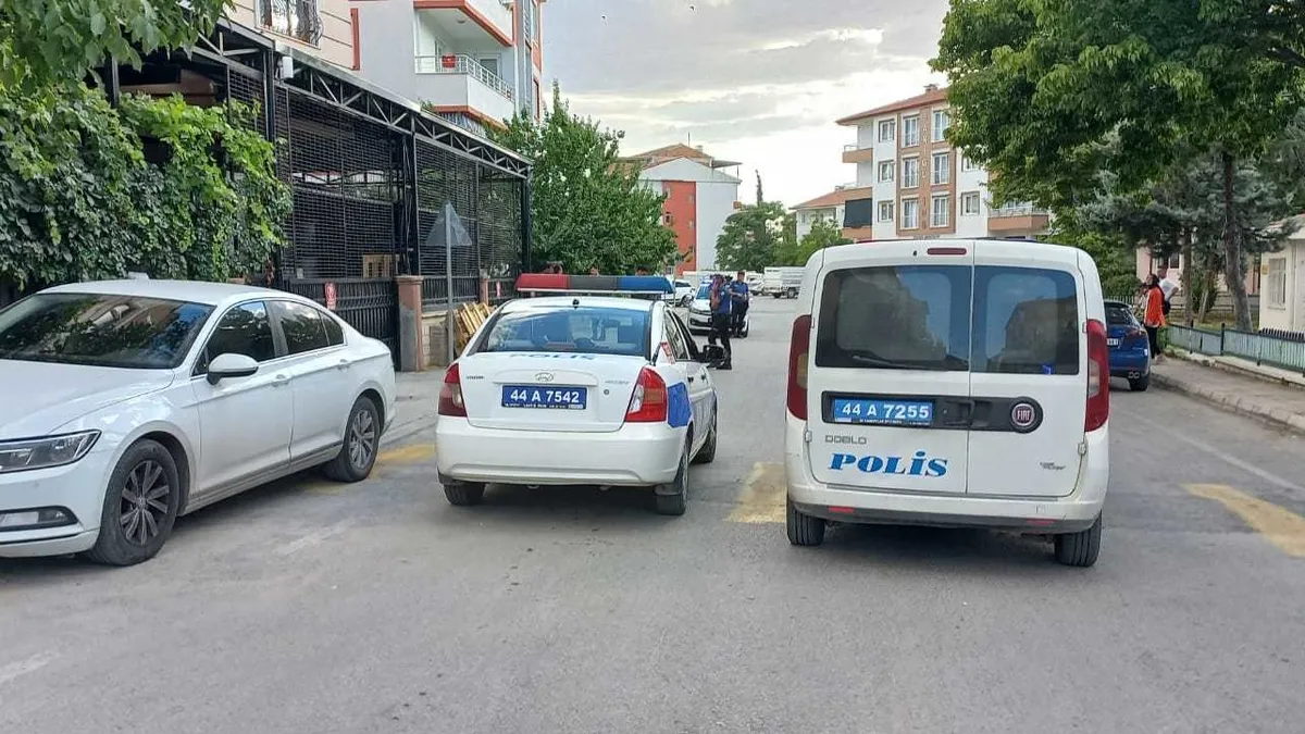 Malatya'da komşuların bıçaklı kavgası: Oğlu öldü baba yaralı