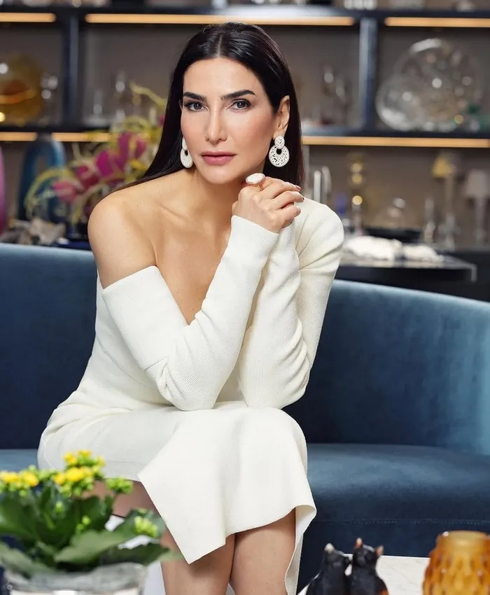 12-yil-sonra-emeklilik-sosyetik-isim-sirin-yalcindan-sasirtan-karar-1761025811635.jpg Kaynak: Instagram