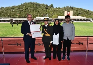 Ömer Halisdemir'in kızı teğmenlik diplomasını aldı