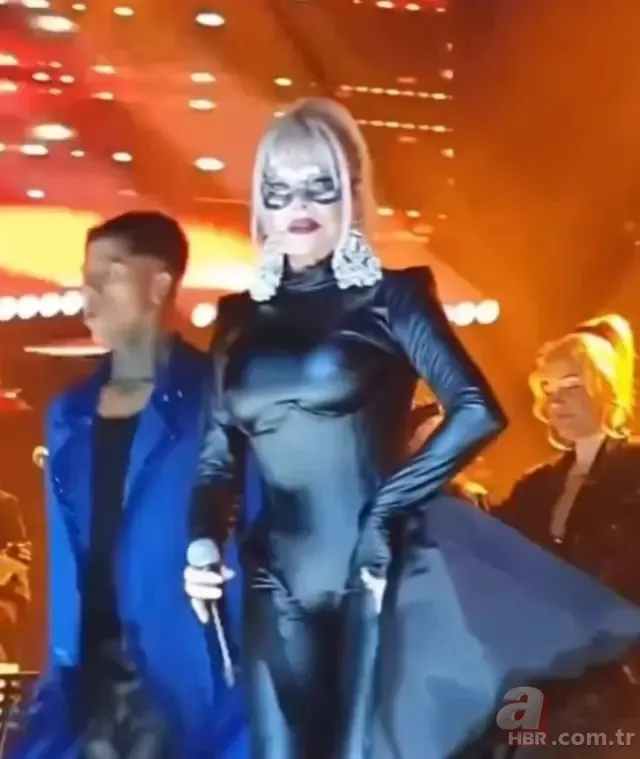 Ajda Pekkan sosyal medyanın diline düştü! “Bez bağlamış gibi” 3