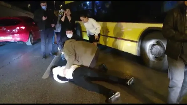 1636612604609.jpg 5 metre yükseklikteki üstgeçitten yere düştü - 3