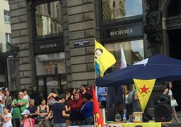 PKK terör örgütü yandaşları, Viyana'da stand açtı