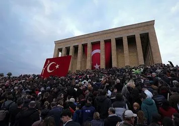 Anıtkabir'e ziyaretçi akını