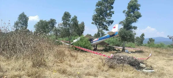 İzmir'de özel bir uçak araziye düştü - 2