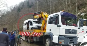 Tur minibüsü devrildi! Yaralılar var