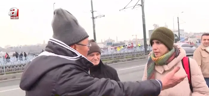 galata-koprusunde-akilalmaz-olay-balik-dolu-kovayi-denize-bosaltti-1770534631505.jpeg Galata Köprüsü’nde akılalmaz olay! Balık dolu kovayı denize boşalttı - 3