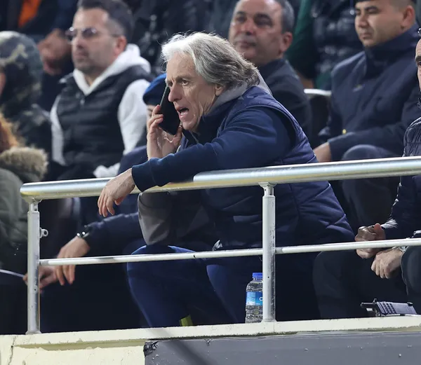 Fenerbahçe'de kriz tavan yaptı! Soyunma odasına inen Ali Koç'a Jesus'tan sert tepki: Ne söyleyeceksen bana söyle - 1
