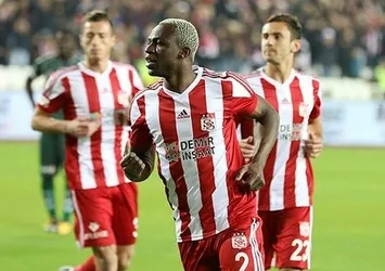 Arouna Kone, kariyerinde ilki yaşadı