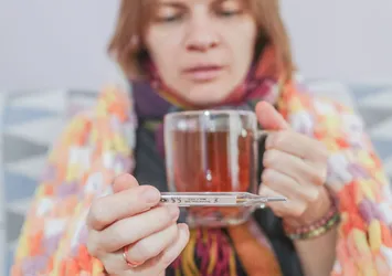 Tüketen hemen iyileşiyor! Soğuk algınlığını geçiren karabiber çayının faydaları...
