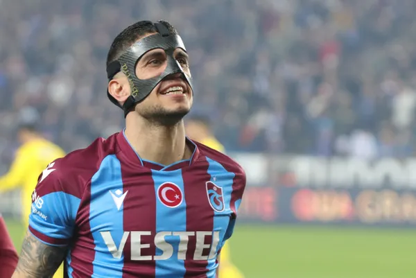 trabzonspor-istanbulspor-maci-canli-anlatim-trabzonspor-istanbulspor-karsilasmasi-saat-kacta-hangi-kanalda-mac-1674409768652.jpg Fırtına "4" koldan esti! İstanbulspor'a Trabzon'da farklı tarife - 6