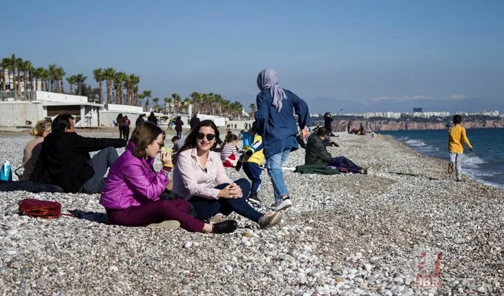 Antalya ve Muğla’da vatandaşların deniz keyfi
