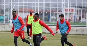 Sivasspor’da koronavirüs şoku