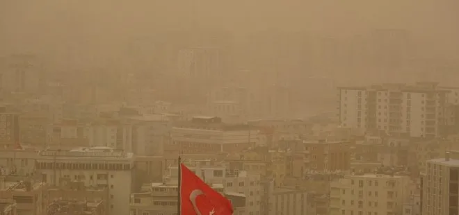 Mardin’de toz fırtınası! Göz gözü görmüyor