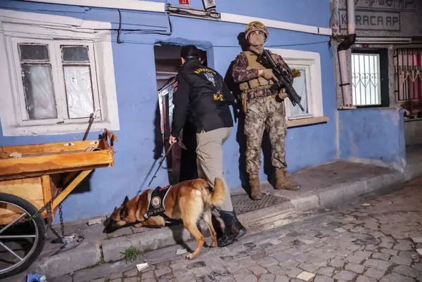 1678166580500.jpg İstanbul'da zehir tacirlerine operasyon! - 4