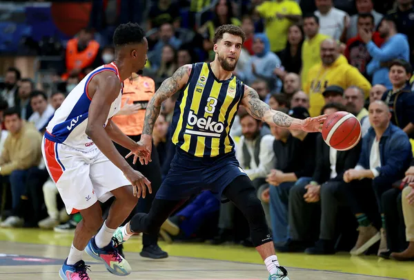 1672093877171.jpg Fenerbahçe Anadolu Efes'i devirdi! Fenerbahçe Beko 93-90 Anadolu Efes (MAÇ SONUCU) - 4