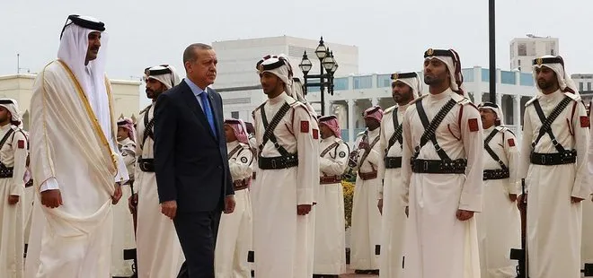 Erdoğan, Katar Emiri Al-Sani tarafından resmi törenle karşılandı
