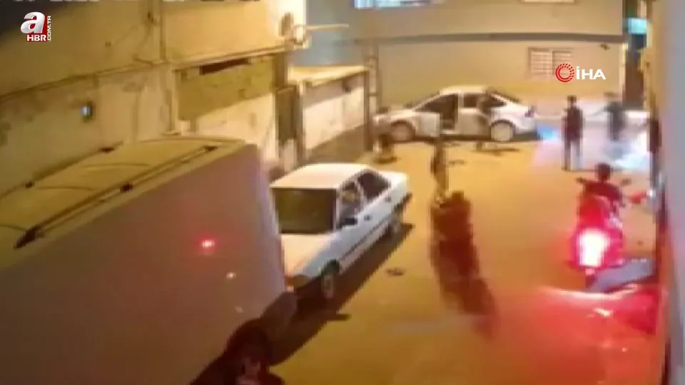 Çakarlı araçla çocuklara ateş açtı