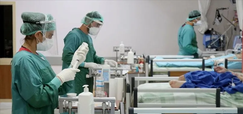 Sağlık Bakanı Fahrettin Koca'dan sağlık çalışanları hakkında açıklama! Son noktaya gelindi