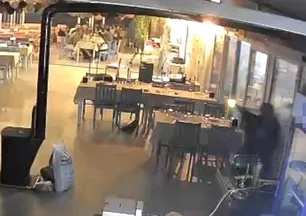 Restoranda dehşet anları! İş yerini tüfekle bastı: 1 ölü 3 yaralı