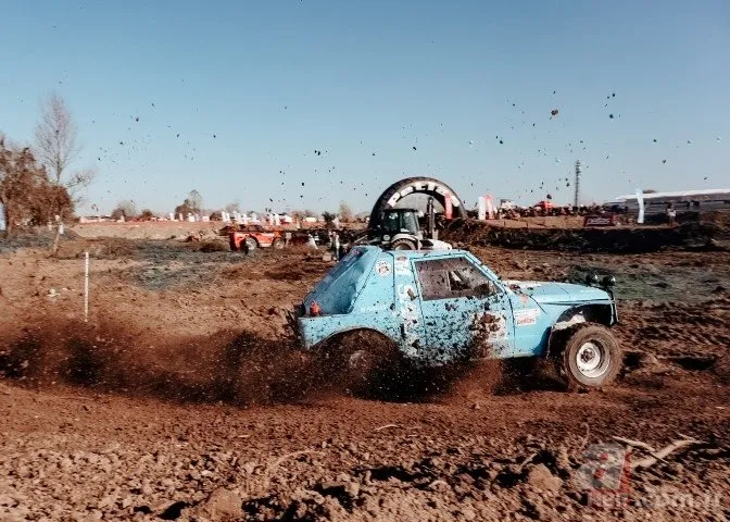 Sakarya’da düzenlenen Off-Road yarışından nefes kesen görüntüler