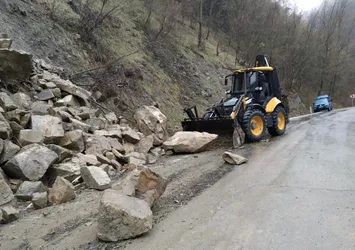 Bartın'da heyelan! Belediye Başkanı Emiroğlu uyardı: Tehlike devam ediyor