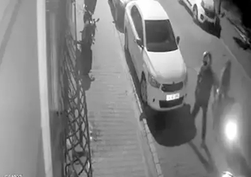 Esenyurt'ta motosiklet hırsızlığı kamerada