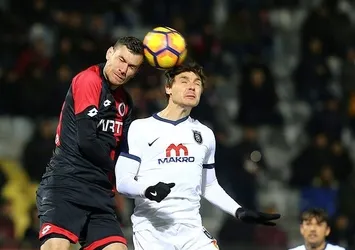 Medipol Başakşehir, Gençlerbirliği'ne takıldı