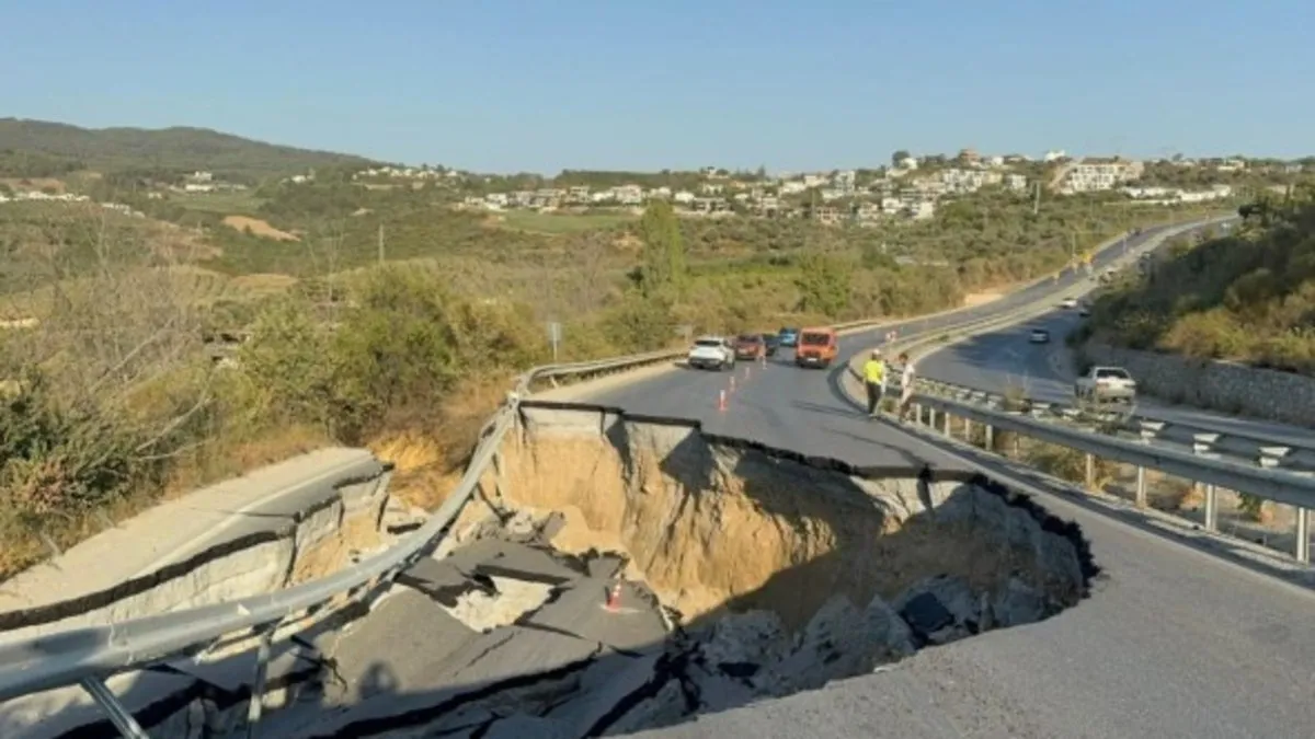 Aydın'da Korkutan Çökme! Kuşadası Yolu Ulaşıma Kapalı, Alternatif Rotalar Belirlendi